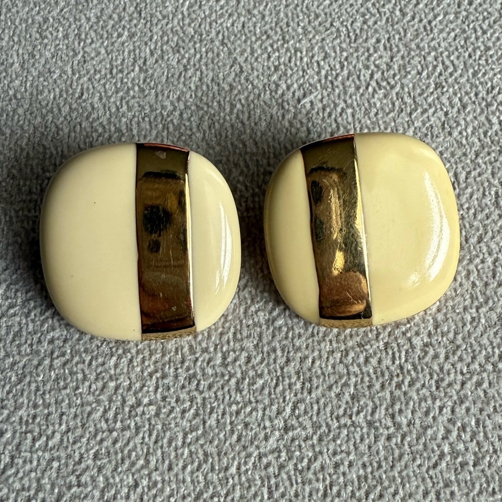 Vintage Monet Cream & Gold Clip-On Earrings – Retro Mod Style